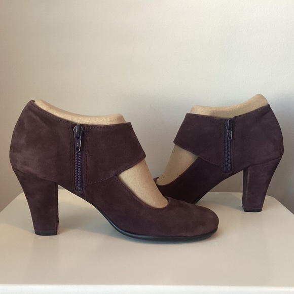 Aerosoles Roled Oats Mary Jane Pumps in Dark Purple Suede - 7M - Picture 4 of 8